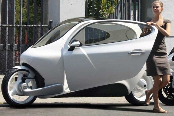 Das C1 von Lit Motors: zwei Gyroskope sorgen dafür, dass der elektrische Zweiradkabinenroller nicht umfallen kann - auch nicht bei einem Unfall (Bild: Lit Motors)