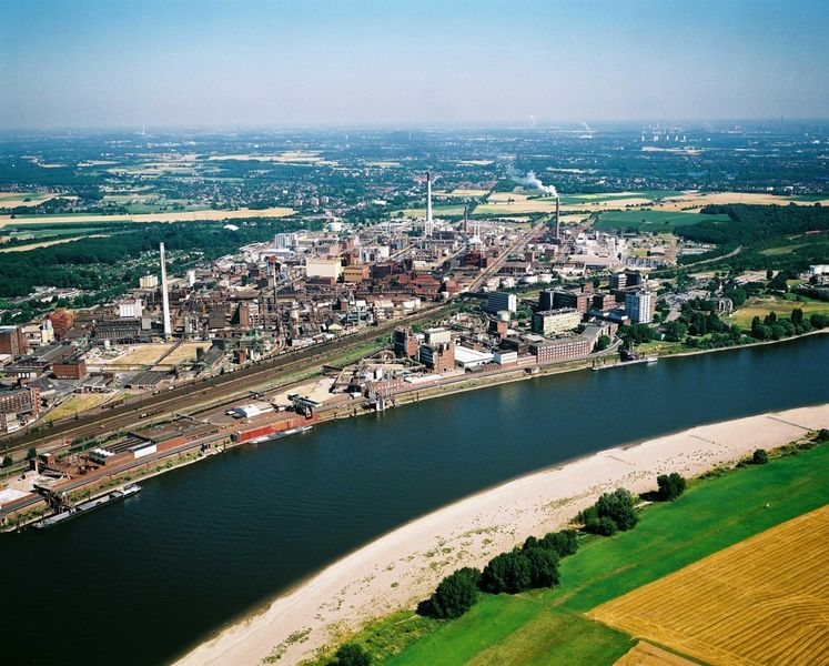 An seinem Chempark in Krefeld stellt LANXESS unter anderem Hightech-Kunststoffe und Farbpigmente her. (Bild: Lanxess)
