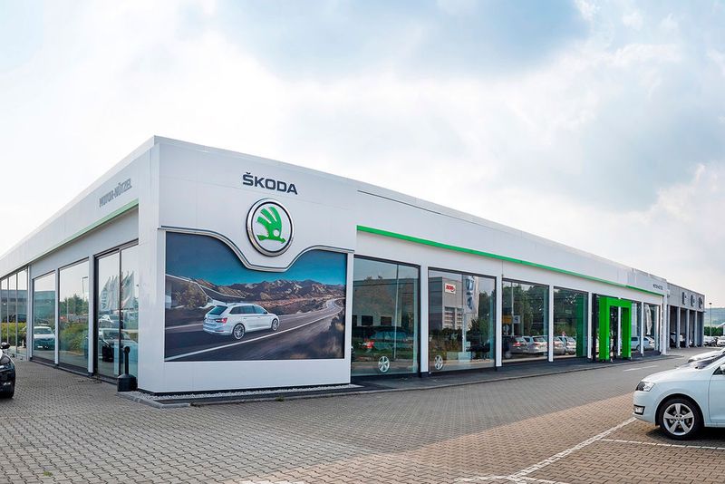 In Himmelkron betrieb die Gruppe bislang nahe der Autobahn nur einen Service-Standort, der inzwischen die Standards für den Neuwagenverkauf erfüllt. (Bild: Nützel)