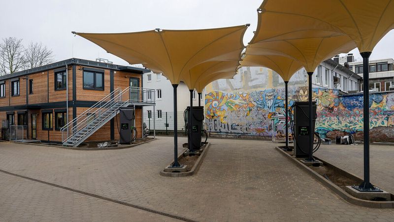 In Barmbek wurde der AD Hub für die autonomen Shuttles von Holon fertiggestellt.(Bild:  Hamburger Hochbahn)