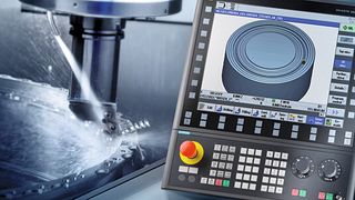 Besonders bei den Steuerungen und dem dazu notwendigen Bedienfeld hat sich hinsichtlich der Bedienerfreundlichkeit von Produktionsmaschinen viel getan. (Bild: Siemens)