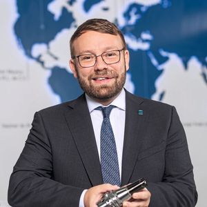 Andreas Haimer, Geschäftsführer der Haimer GmbH: «Als führender Systemanbieter für das komplette Werkzeugmanagement bieten wir unseren Kunden den analogen und digitalen Werkzeugrüstprozess aus einer Hand.»(Bild:  Fotografie Holger Weiss)