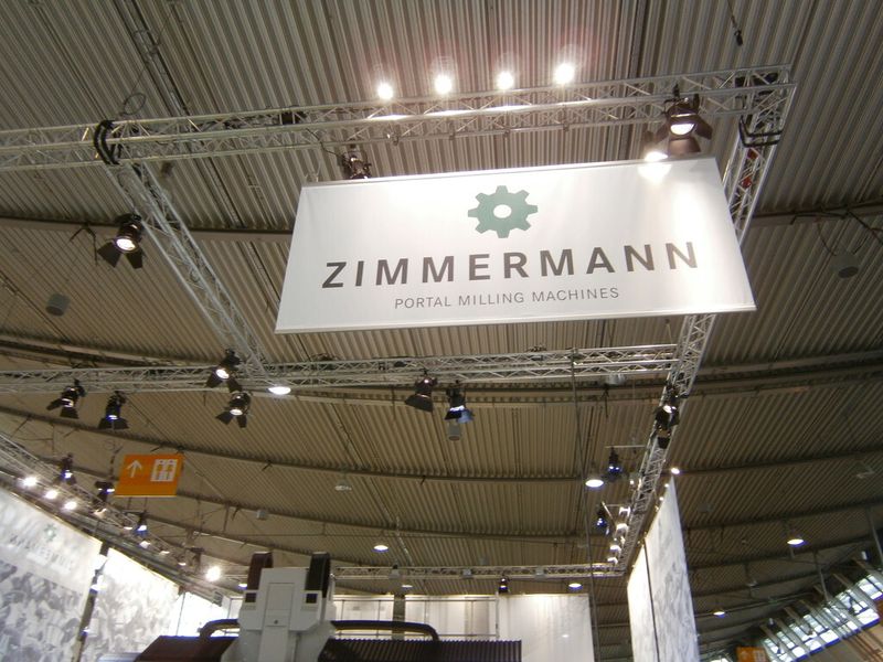 Und ab hier erleben Sie immer wieder, was es sonst noch so auf der Premiere der Moulding Expo zu erleben gab. Mit dabei sind ein Trabi, ein BMW i8, diverser Boliden der Formula Student, ein Rennsimulator, Bauteile, Werkzeugmaschinen und vieles Mehr...die Moulding Expo hat gemäß den Aussagen der Initiatoren ihr Versprechen erfüllt, der Branche eine neue, optimierte Präsentationsplattform zu bieten. (Bild: Königsreuther)