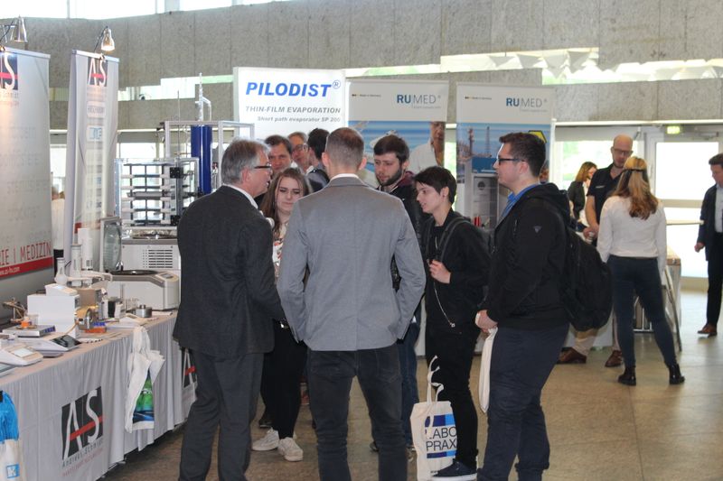 Impressionen der Lab-Supply Leverkusen vom 15. Mai 2019  Die dritte Station der Lab-Supply war in diesem Jahr das Forum Leverkusen. Hier sind ein paar visuelle Eindrücke vom Messetag und Besucherstimmen für Sie zusammengestellt. Die nächste Lab-Supply ist am 13. Juni 2019 in Berlin. Weitere Infos zu den kommenden Lab-Supply-Messen finden Sie auf www.lab-supply.info.   Lese-Empfehlung: Nachbericht zum erfolgreichen Auftakt der Lab-Supply in Wien. (Bild: C. Lüttmann, LABORPRAXIS)