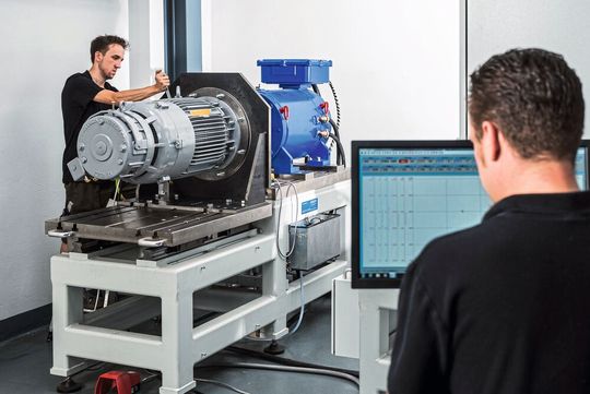 Möglichst geräuscharm: In einem Prüfstand sind wassergekühlte Motoren die richtige Wahl, da sie im Gegensatz zu luftgekühlten Motoren besonders leise sind und die Prüfenden nicht beeinträchtigen.(Bild:  BEN Buchele Elektromotorenwerke)