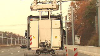 Auf der A5 bei Darmstadt ist die erste Teststrecke für Lkw mit Stromabnehmer in Betrieb gegangen. (Hessen Mobil)