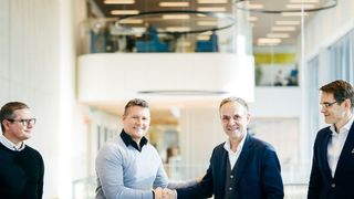 Linde Engineering und Coolbrook unterzeichneten die Kooperationsvereinbarung auf dem Brightlands Chemelot Campus in Geleen, Niederlande. (Bild: Risto Vauras/ Coolbrook)