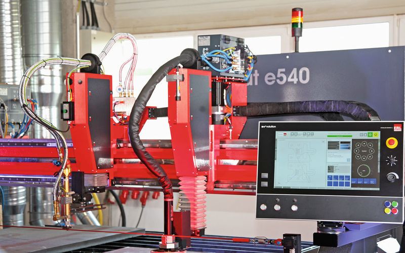Bild 4: Two-in-One-Konzept: Diese Plasmaschneidmaschine verfügt über einen Autogen- und Plasma-Schneidkopf. (Erl Automation)