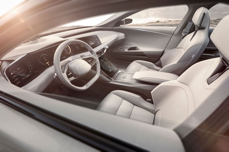 Das Cockpit des Air ist mit Displays gepflastert. (Lucid Motors)