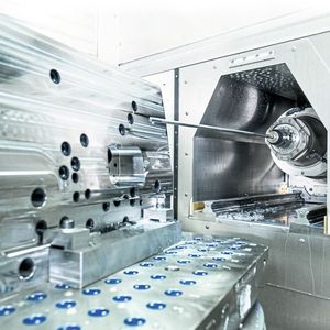 Eine hohe Prozesssicherheit bei maximaler Genauigkeit: dank der vertikalen Spindellage auch beim Tieflochbohren und ohne umzuspannen.