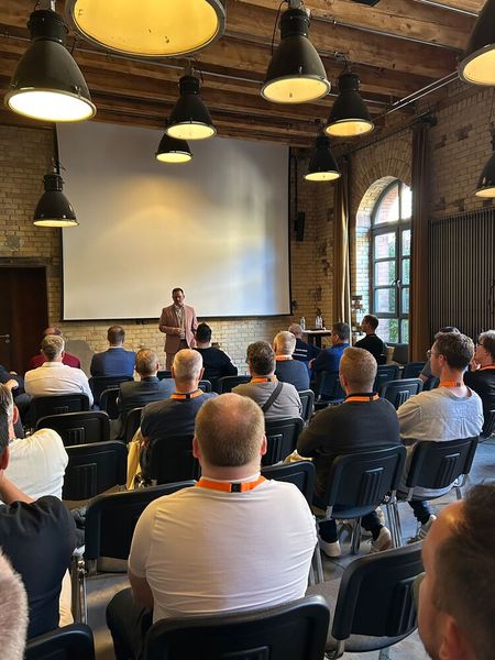 Einen der Hersteller-Pitches übernahm Reiner SCT. (Bild: Vogel IT-Medien)