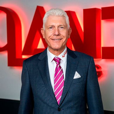 Wilfried Wilhelm Anclam, Vorstandsvorsitzender von Autoland, ist auf rasantem Wachstumskurs: Im ersten Quartal 2026 hat er vier neue Filialen eröffnet; bis Ende des Jahres sollen weitere sieben dazukommen.  (Bild: Autoland)