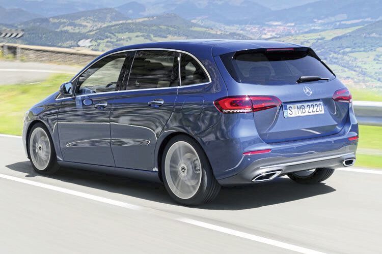 Mit dynamischeren Proportionen und hochmodernem Innenraum kommt die neue Generation im Februar auf den Markt. (Daimler)