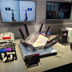 Der ROG Rapture GT-BN98 soll mit seinen acht Antennen einen Quad-Band-Durchsatz von bis zu 25.000 Mbit/s liefern.(Bild:  Vogel IT-Medien)