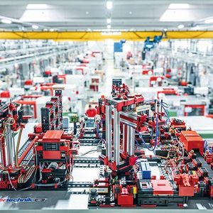 Mithilfe eines Dashboards lassen sich sämtliche Prozessschritte der Industrie-4.0-Fertigung visualisieren. 