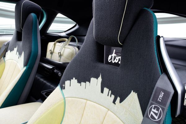 Der hybride Sportwagen Σtos: unterwegs mit persönlichem Autopilot und Drohne. (Rinspeed)