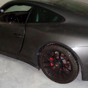 Dieser Porsche Carrera 4 GTS (circa 100.000 Euro) wird in Bad Homburg vermisst.(Bild:  Polizei Osnabrück)