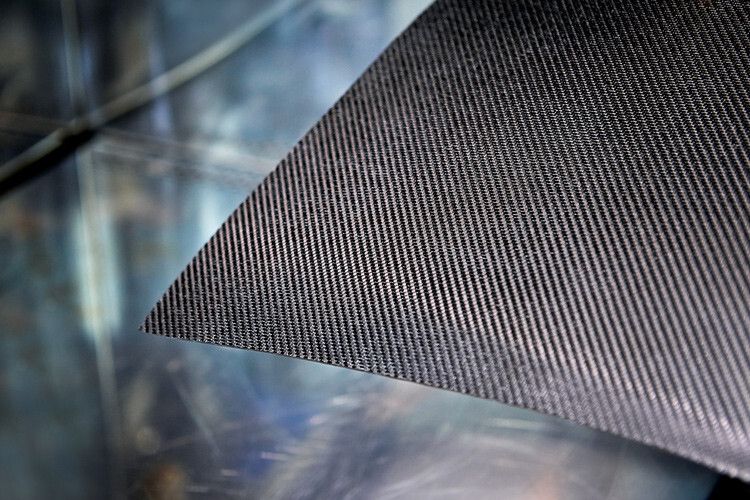 Der leichte Kohlefaserverbundstoff in der Nahaufnahme. (Foto: Volvo)