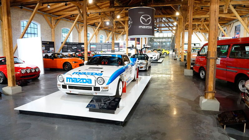 Die Familie Frey aus Gersthofen bei Augsburg betreibt das weltweit größte Mazda-Museum.