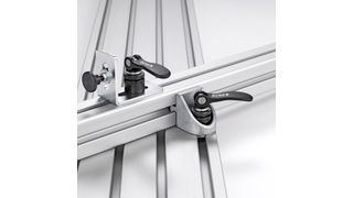 Mit den Schnellspannern können unterschiedlichste Werkstücke werkzeuglos fixiert und wieder demontiert werden. (Ruwi)