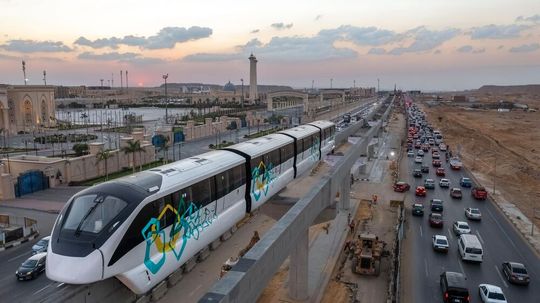 Traveling instead of being stuck in traffic: That is the goal of the two new lines in Cairo, the first of which is now partially in operation.(Image: Alstom | Ezz production agency)