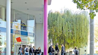 Etwa ein Drittel aller Studenten gelangen über die Website zum Studium an der Hochschule München. (Archiv: Vogel Business Media)