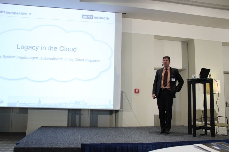 Ingo Kraupa (noris network) stellte in seiner Keynote Cloud-Strategien für den Mittelstand vor. (Vogel IT-Akademie)