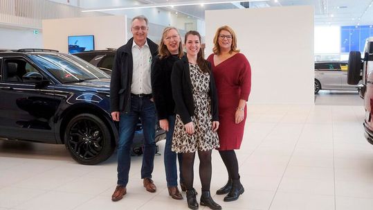 Die Jury für den Gebrauchtwagen Award 2024: (v. l.) Joachim Heim (Dekra Automotive Solutions), Silvia Lulei (Gebrauchtwagen Praxis), Cornelia Kiese (Real Garant) und Britta Peters-Rau (Santander). (Bild:  Jonas Blank)
