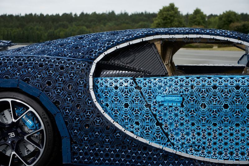 Über 1 Million Lego Technic Teile, 13.438 Arbeitsstunden, 5,3 PS, 92 Nm und Spitzengeschwindigkeit von kanpp 20 km/h: Der Bugatti Chiron als Original-Lego-Modell. (Lego)