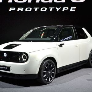 Der E-Prototype wird Hondas erstes reines Elektroauto sein. Als Datum für den Marktstart ist das Jahr 2020 angegeben. In Genf steht das Konzeptauto.