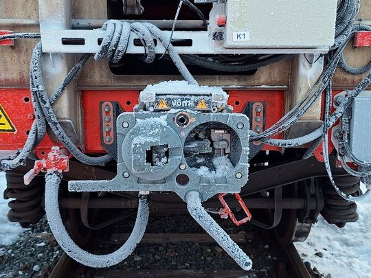 Die mit Eis überzogenen Kupplung des Herstellers Voith. Oberhalb der mechanischen Kupplung ist die geschlossene Elektrokontaktkupplung zu sehen. (Bild:  RCG)