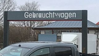 Der Gebrauchtwagenmarkt entwickelt sich derzeit stabil, speziell das Geschäft mit gebrauchten BEVs wird zunehmend berechenbarer.  (Bild: Grimm – »kfz-betrieb«)