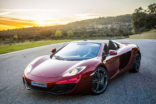 Dabei sollte man jedoch stehen - oder maximal mit 30 km/h unterwegs sein. (Foto: McLaren)