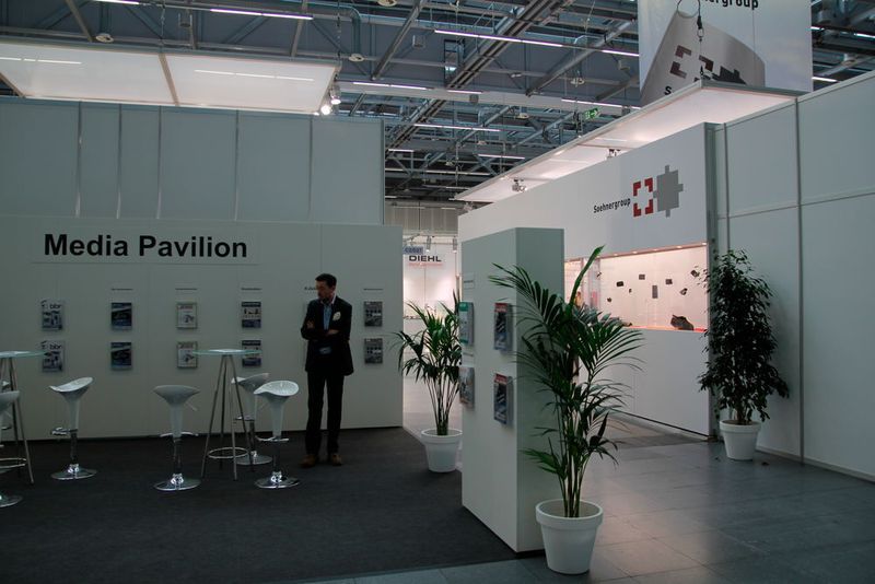 Und das war die zweite Hybrid Expo, die Begleitmesse der Composites Europe mit Fokus auf Bauteile, die aus verschiedenen Werkstoffen aufgebaut sind. Auch bei dieser Messe verzeichnet der Veranstalter deutliche Zuwächse, was ich als Besucher der ersten Hybrid Expo nur bestätigen kann. (Bild: Königsreuther)