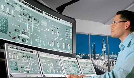 Heutige Leitsysteme verfügen über Projektionen auf großen Schirmen und individuelle Bedienerarbeitsplätze.  (Bild: ABB)