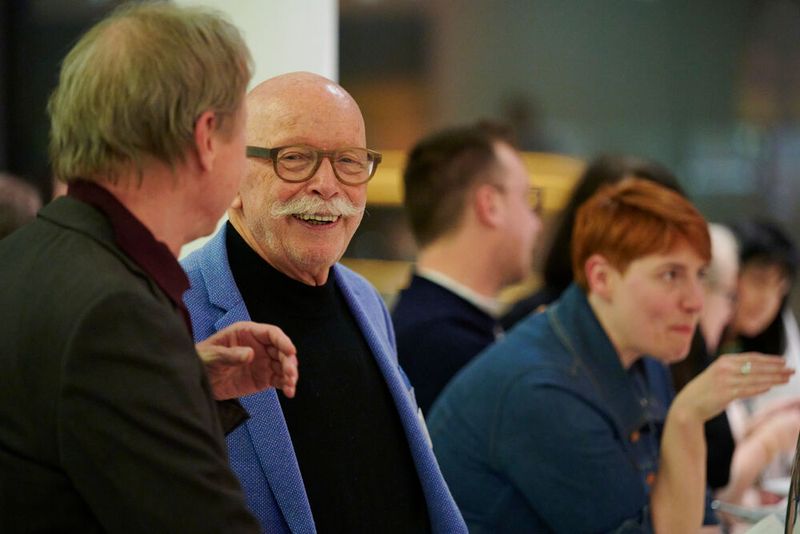 Impressionen vom ELEKTRONIKPRAXIS Frühlingsfest 2023 im Ketterer Kunst mit der Verabschiedung von Johann Wiesböck.  (Bild: © EYE AM CHRIS)