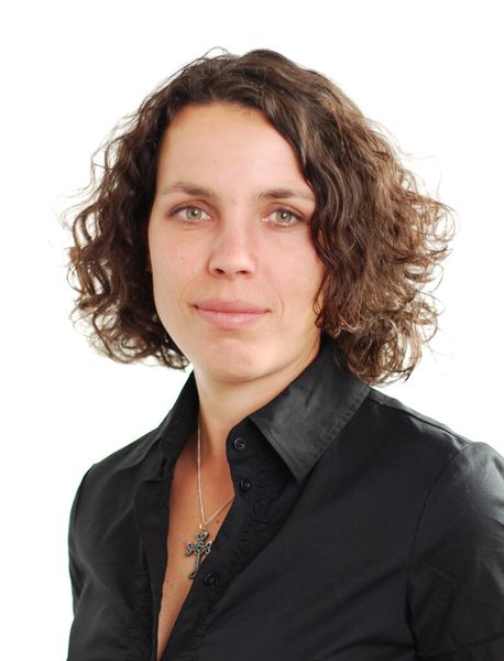 Dr. Barbara Staehle, Gruppenleiterin Wireless Automation Networks bei Fraunhofer ESK: „Mit drahtlosen Kommunikations- und Lokalisierungstechniken können Industrie-4.0-Visionen realisiert werden.“ (Bild: Fraunhofer)