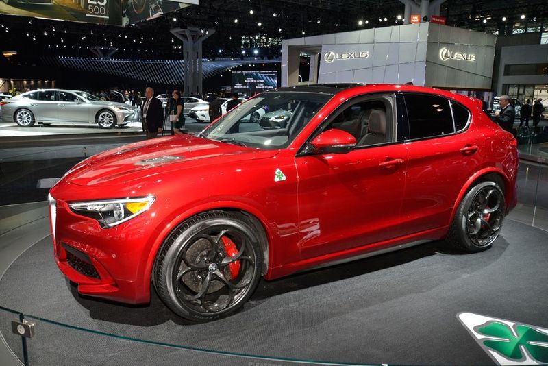 Eine Rolle beim Thema SUV will künftig auch Alfa Romeo mit dem Stelvio spielen. (Newspress)