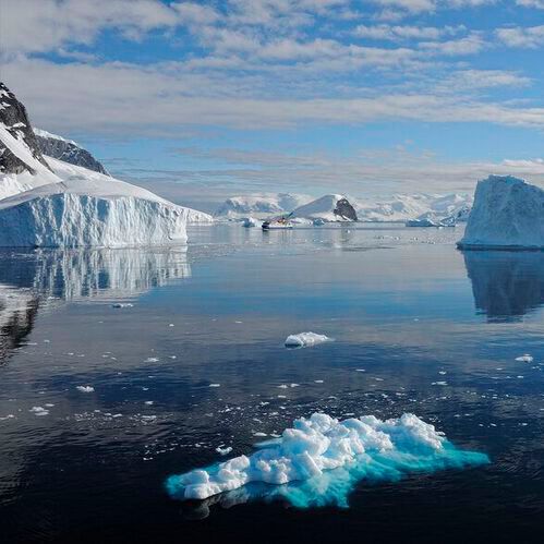 At the University of Bern, the new sublimation extraction system was devised and built that makes it possible to obtain small air samples continuously and without contamination from an ice core. 