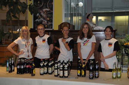 Fußball-Mädels von Arrow ECS (Archiv: Vogel Business Media)