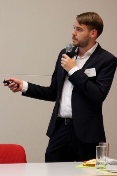 Welches Potenzial für die additibe Fertigung hinter faserverstärkten Werkstoffen steckt, erklärte Jonas Fischer (Fraunhofer IPA). (Simone Käfer)