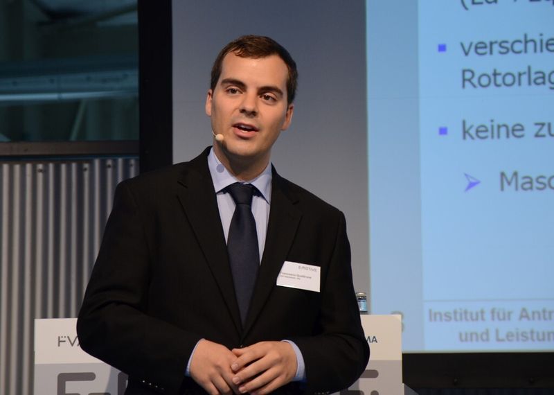 Francesco Quattrone von der Leibnitz Universität Hannover präsentierte Ergebnisse eines Forschungsprojekts zu Erhöhung der funktionalen Sicherheit von Elektrofahrzeugen durch geberlose Regelung. (Bild: Stefanie Michel)