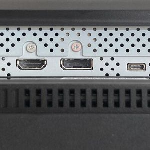 Zu den Anschlüssen zählt ein USB-C-Port mit DP-Alt-Mode und bis zu 60 Watt Power Delivery.(Bild:  Eizo)