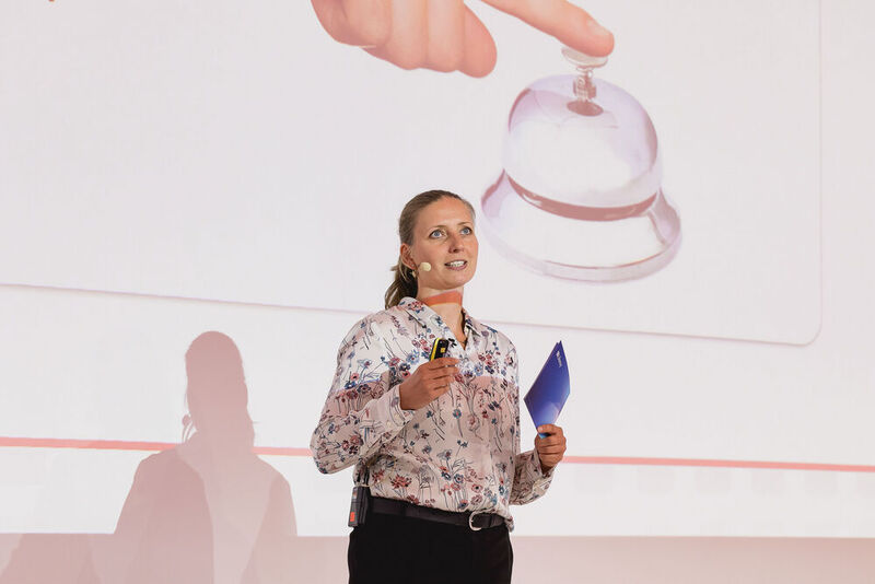  Katrin Cyrys (Liferay) präsentieren intelligente Ansätze für den digitalen Aftelsales in der Chemiebranche (Bild: Stefan Bausewein)