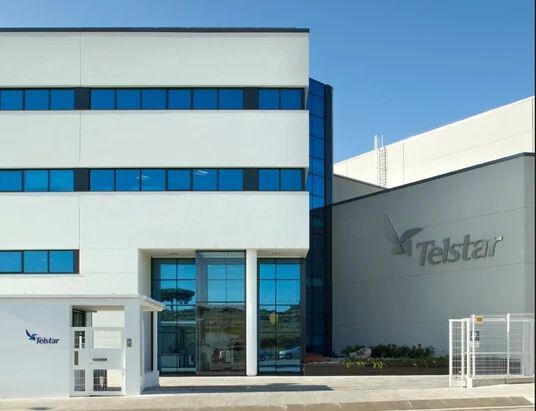 Telstar, mit Hauptsitz in Terrassa, Spanien, ist ein Hersteller und Zulieferer von Anlagen für die weltweite Life-Science- und Healthcare-Industrie.  (Bild: Syntegon)