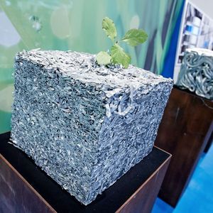 Wiederverwertetes Aluminium trägt zur Ressourcenschonung und Emissionsminderung bei.