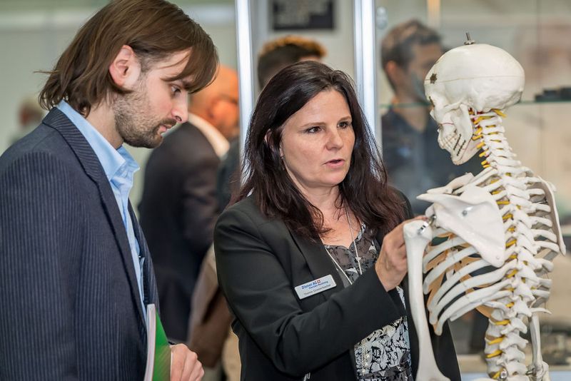 Die zweite Swiss Medtech Expo ging erfolgreich zu Ende. Spezialistinnen und Spezialisten aus der Medizintechnik nutzten die Fachmesse für den Wissensaustausch und die Netzwerkpflege. Höhepunkt der Swiss Medtech Expo war die Lancierung des digitalen Treffpunktes Medtech.plus. (Impressionen von der Swiss Medtech) (Messe Luzern / Christoph Arnet)
