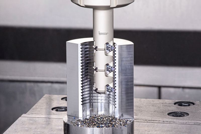 Die neuen Multi-Master-Köpfe können zum Rampen und Nutfräsen eingesetzt werden und eignen sich für die Bearbeitung von hartem Stahl und Gusseisen bis zu HRC 65. (Bild: Iscar)