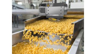 Abb.1: Der kompakte Distanzsensor für (hier Pasta-)Förderbänder oder Rutschen. (Symbolbild) (Bild: © Retan - stock.adobe.com)