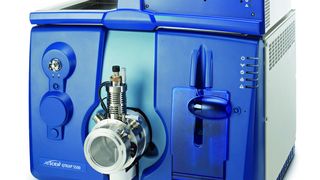 Mit der Selexion-Technologie auf dem Triple TOF 5600+ kann ein zusätzlicher Separationsschritt zwischen Flüssigchromatographie und Massenspektrometer durchgeführt werden. (Bild: AB Sciex)